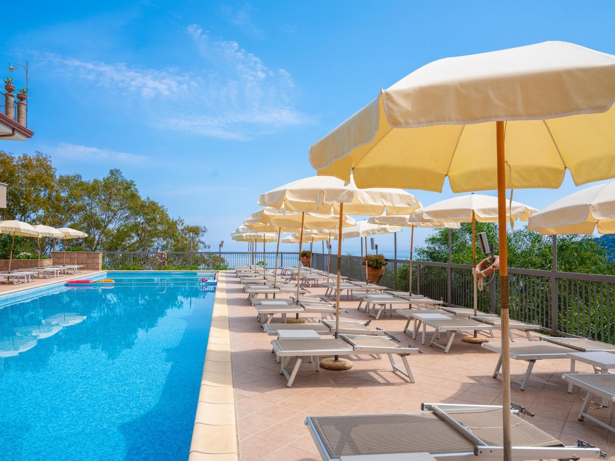 Hotel Antares Letojanni Ngoại thất bức ảnh