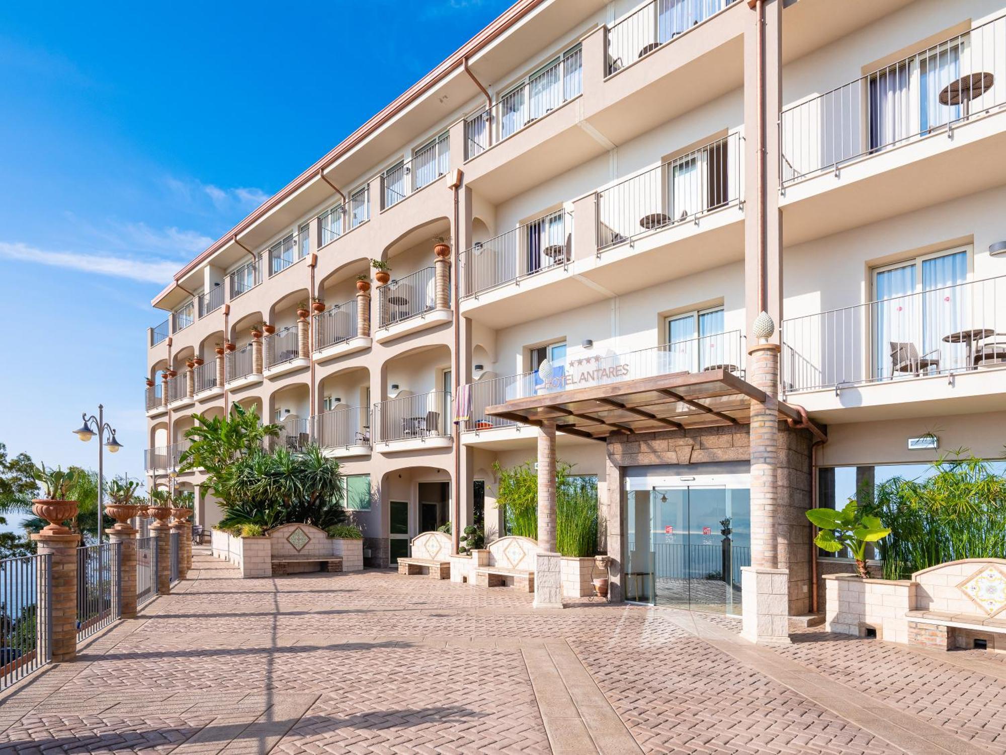 Hotel Antares Letojanni Ngoại thất bức ảnh